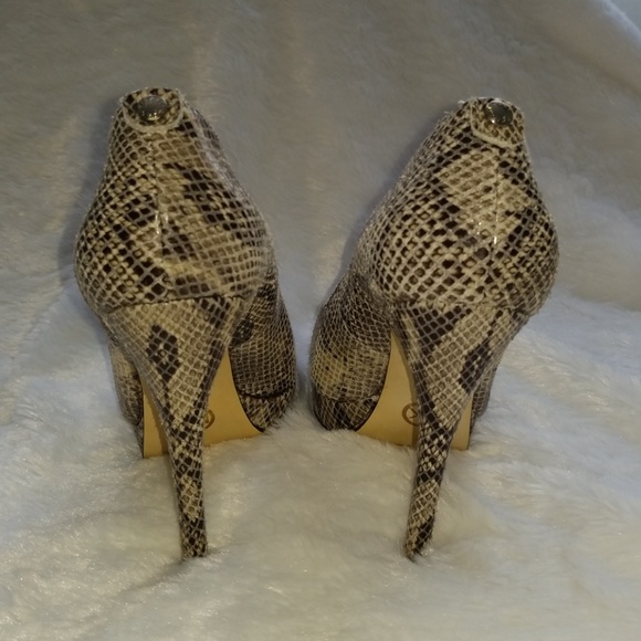 Michael kors snakeskin pumps - Picture 5 of 7